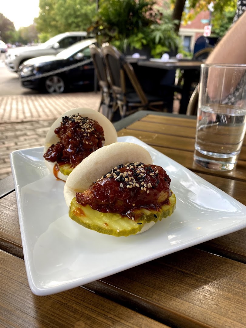 Banyan: appetizing food photo, well lit