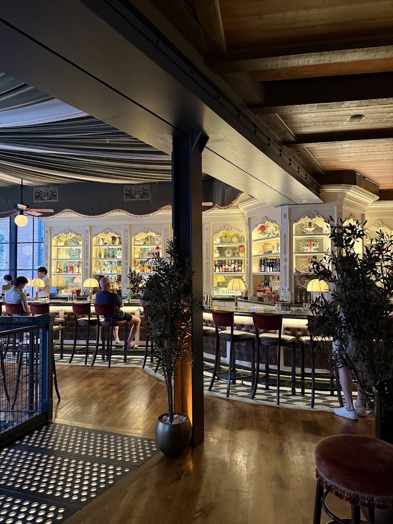Capri: high quality interior atmosphere shot