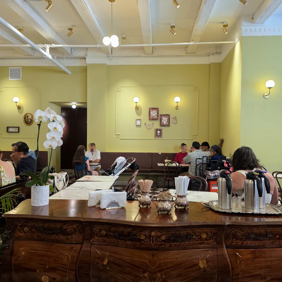 Elephantine Bakery: inviting and clear interior shot
