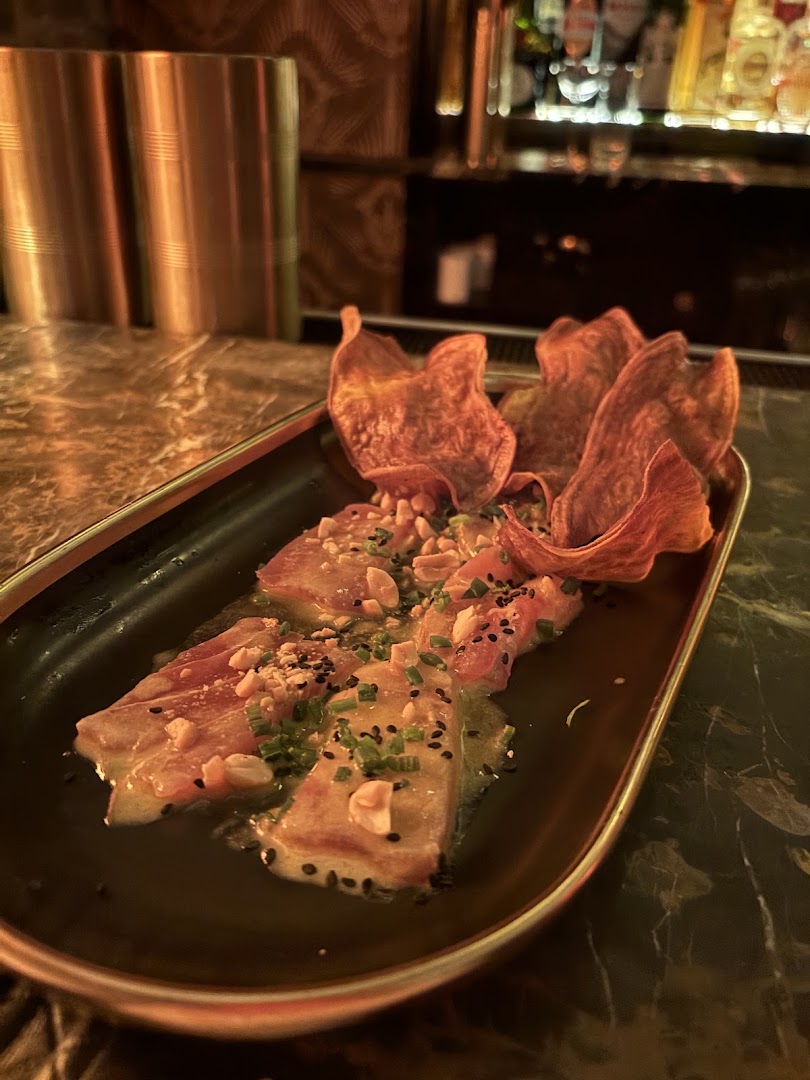 Extra Dirty Cocktail Club: appetizing, high-quality food photography