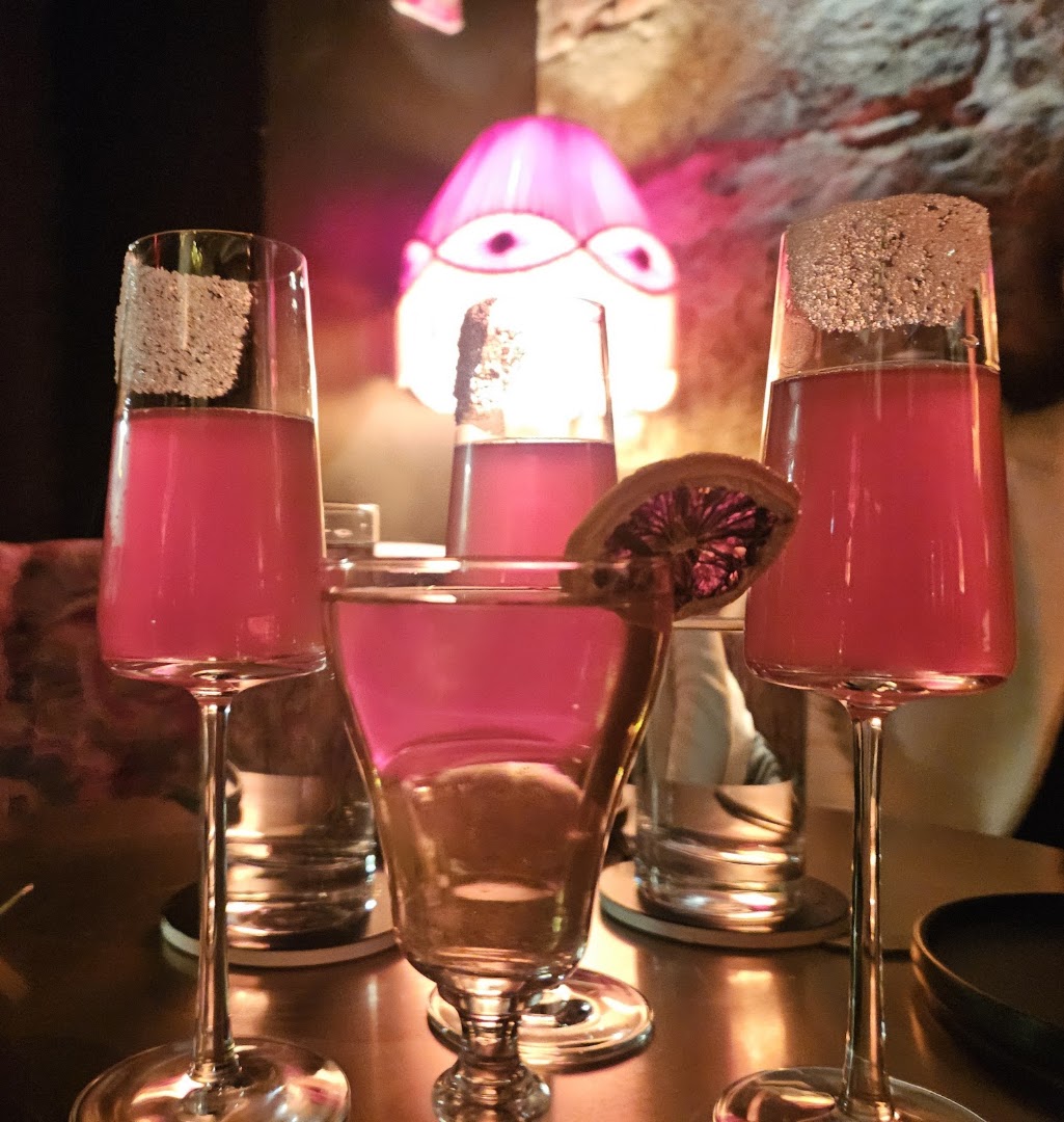 Extra Dirty Cocktail Club: appealing, high-quality cocktail photography