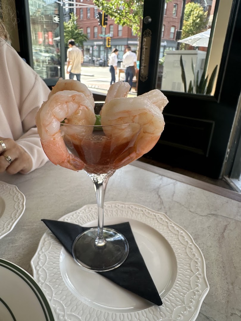 Louis Corner: appetizing photo of restaurant food