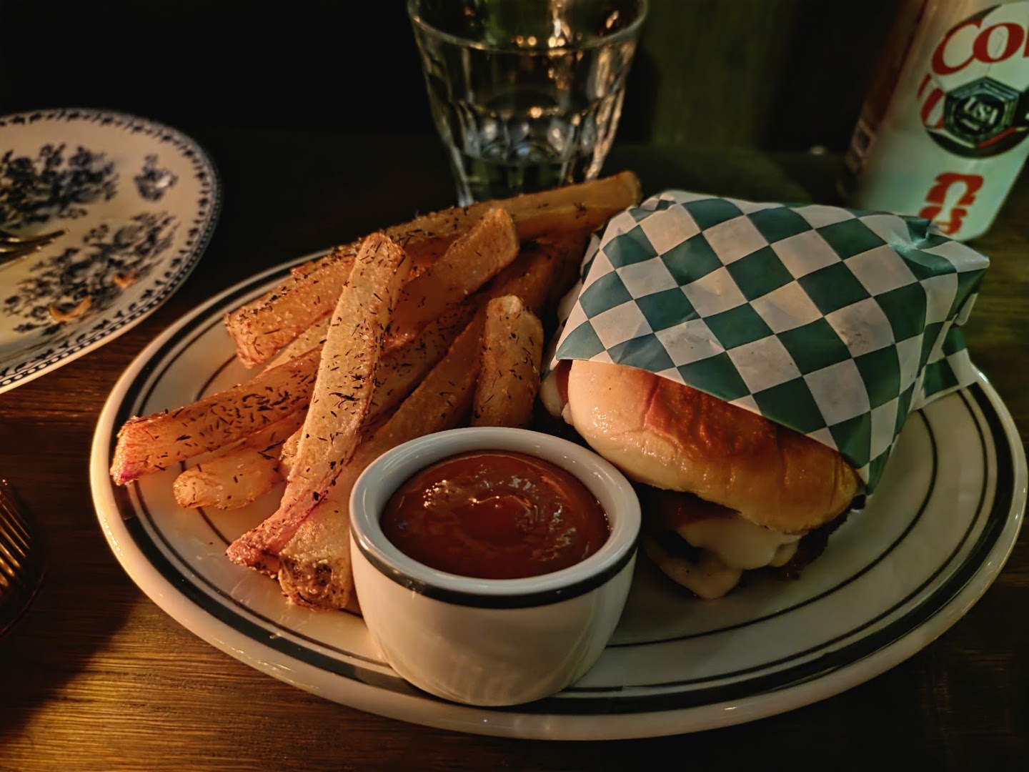 Mother's East Tavern: appetizing, high-quality food photography