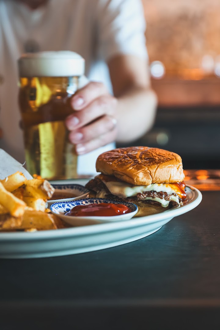 Mother's East Tavern: appetizing, high-quality food photography