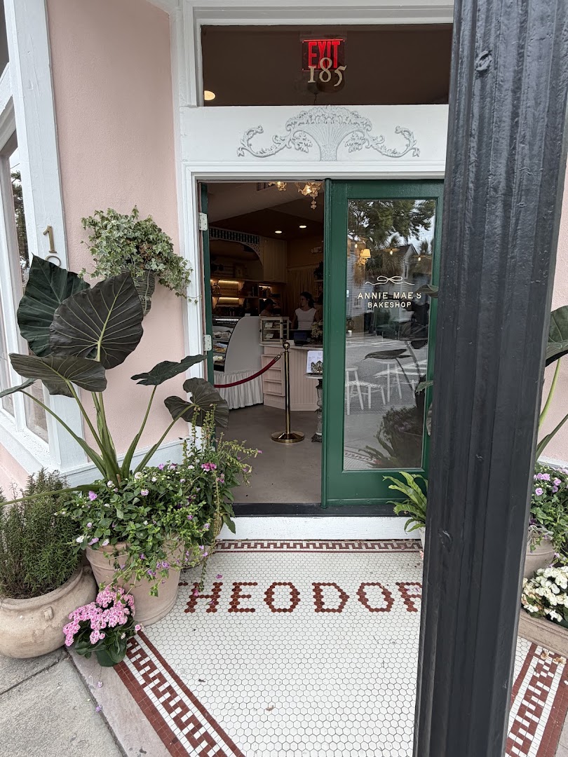 Annie Mae's Bakeshop: inviting exterior shot of bakeshop