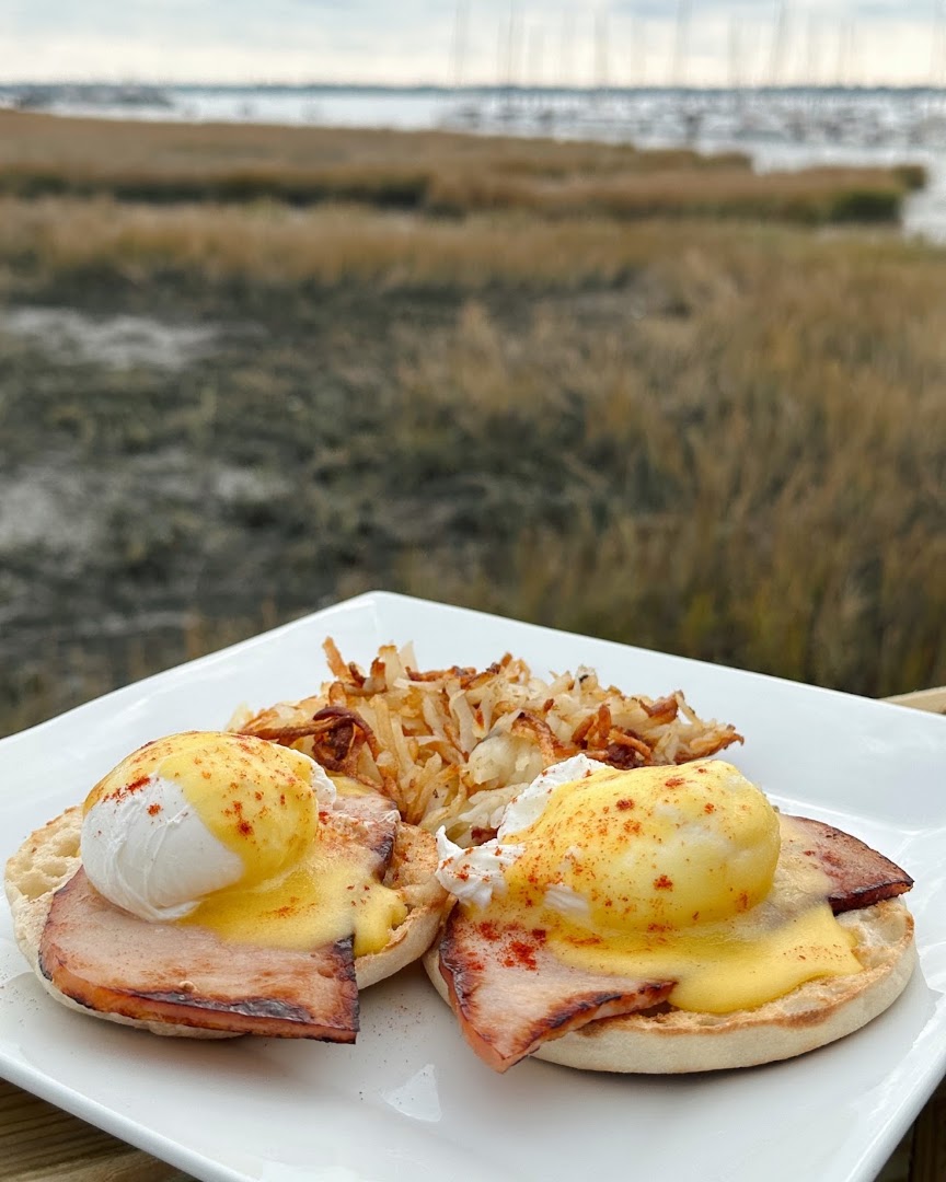 Fin & Crab: appetizing food photo with view
