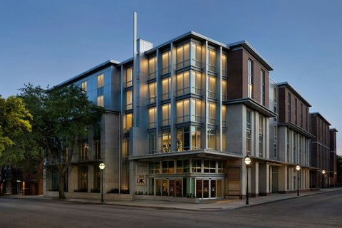 Live Oak Charleston: professional exterior shot of hotel