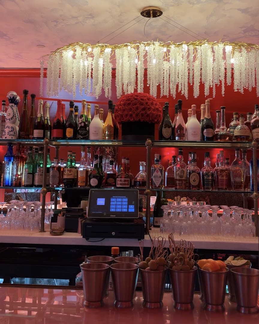 Madison Maison: attractive bar interior and atmosphere