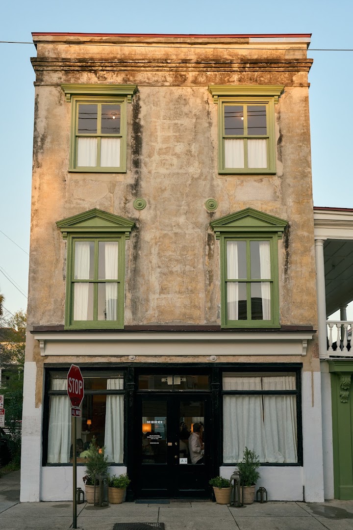Merci: clear, professional exterior shot