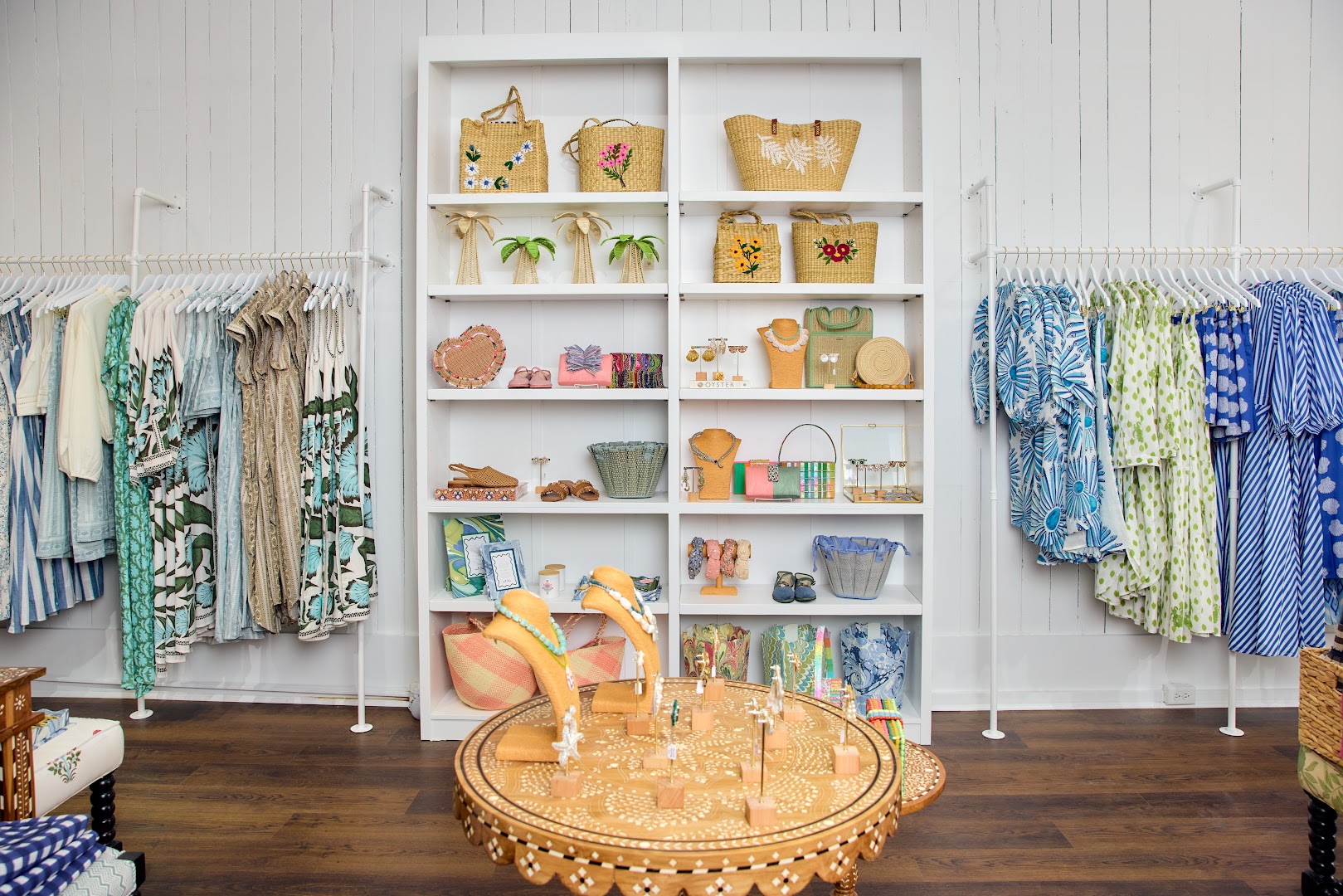 Sister Shop: clear, professional shop interior display