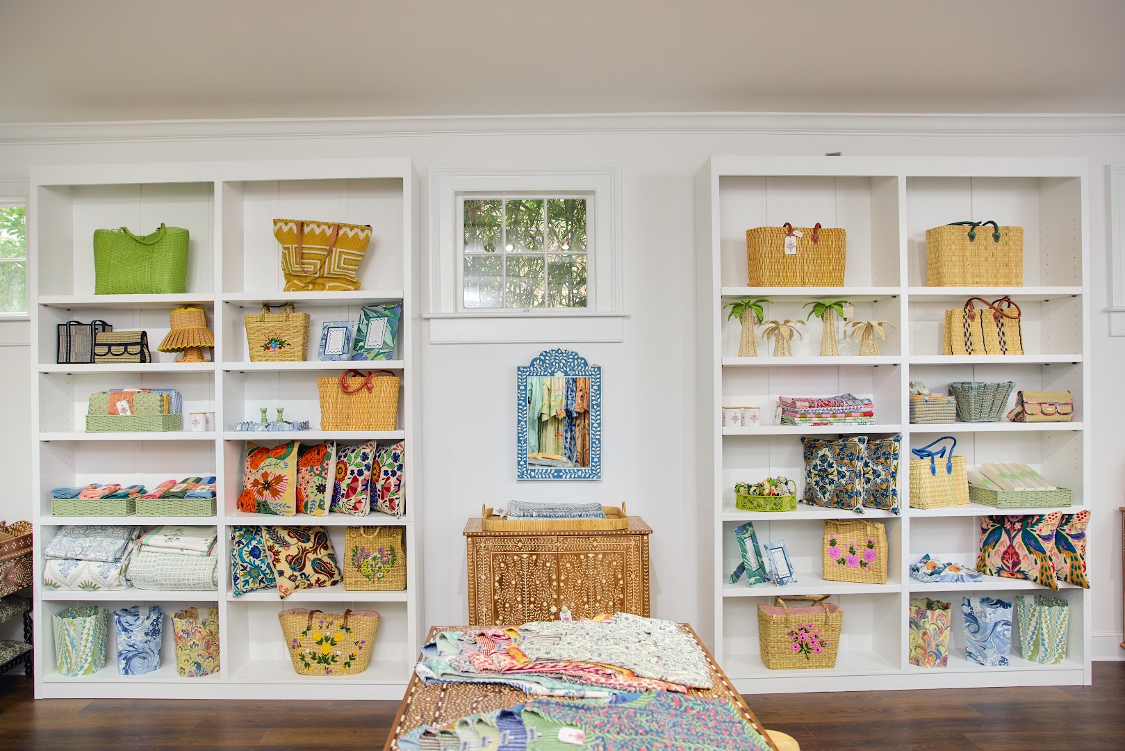 Sister Shop: clear, professional shop interior display