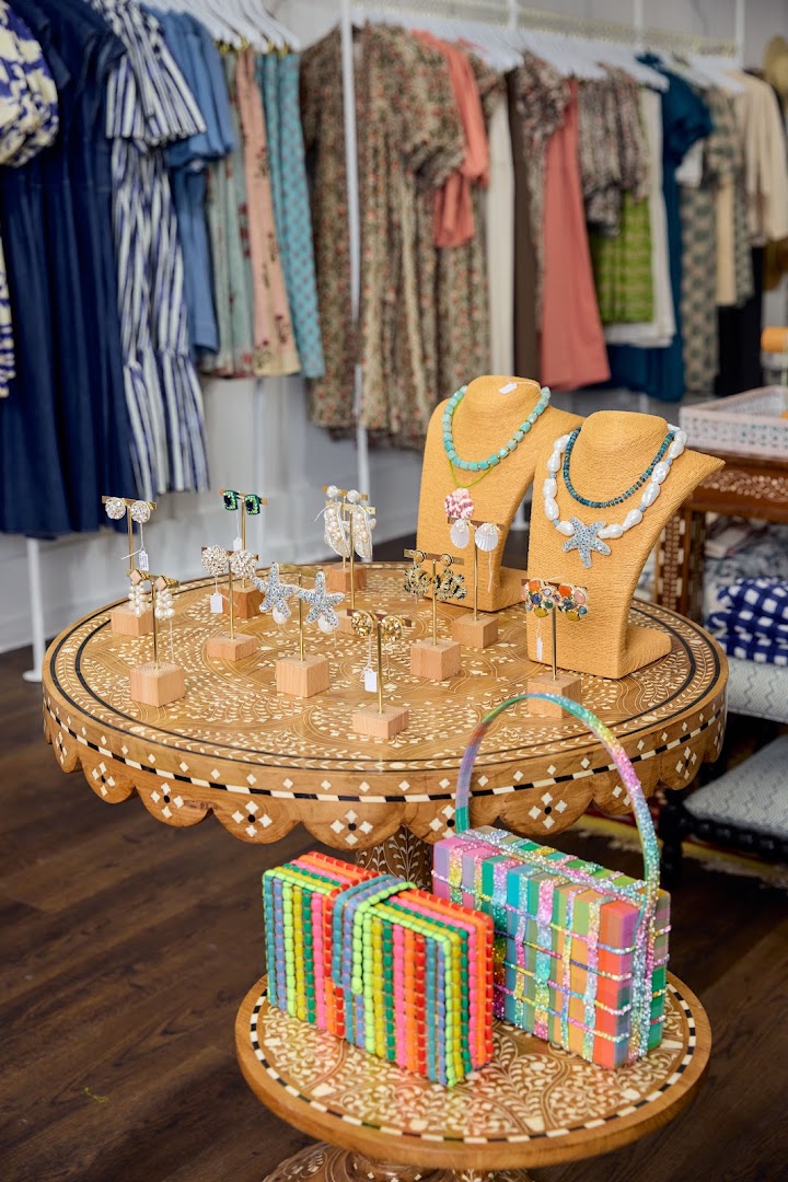 Sister Shop: clear display of shop products