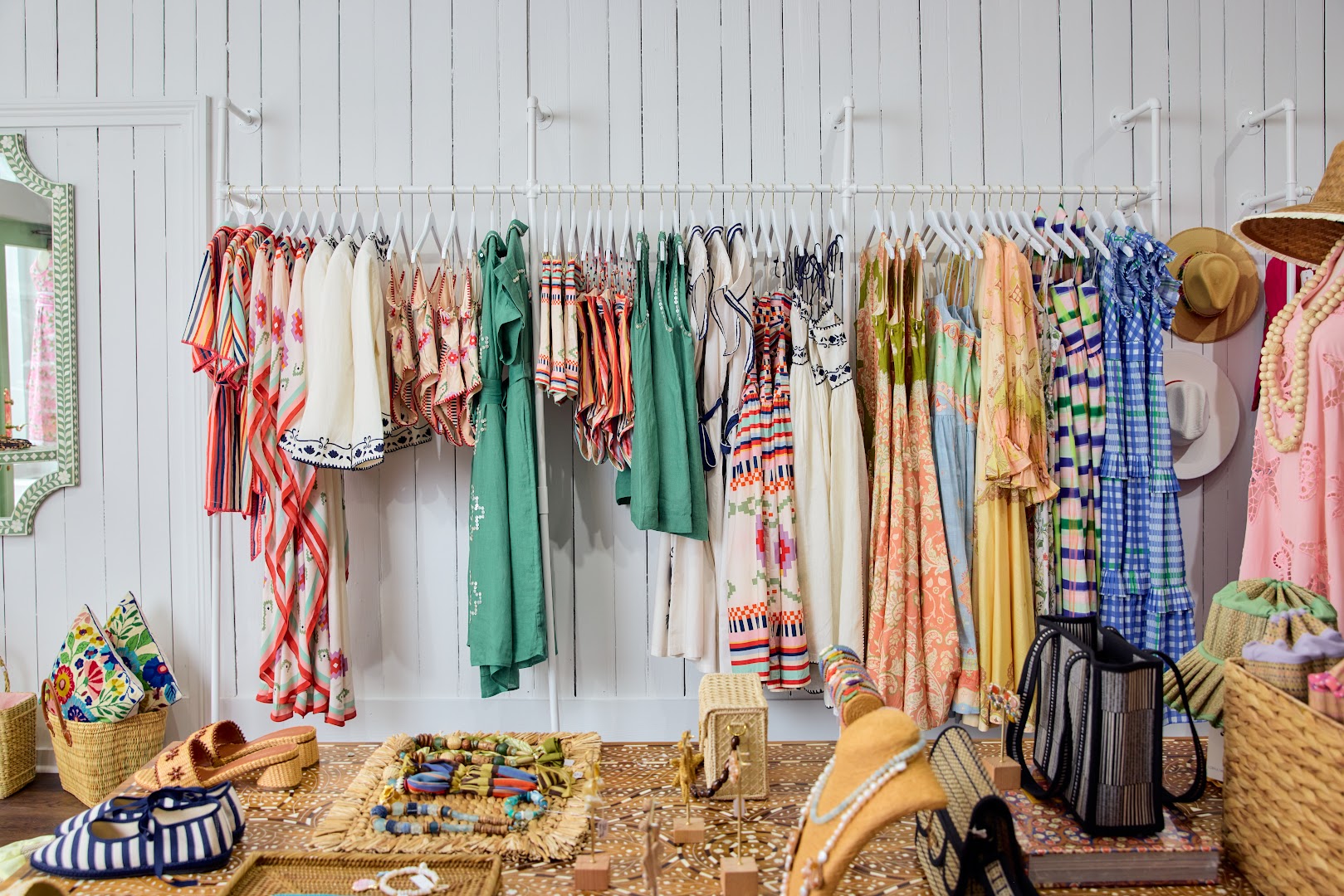 Sister Shop: clear, attractive display of products