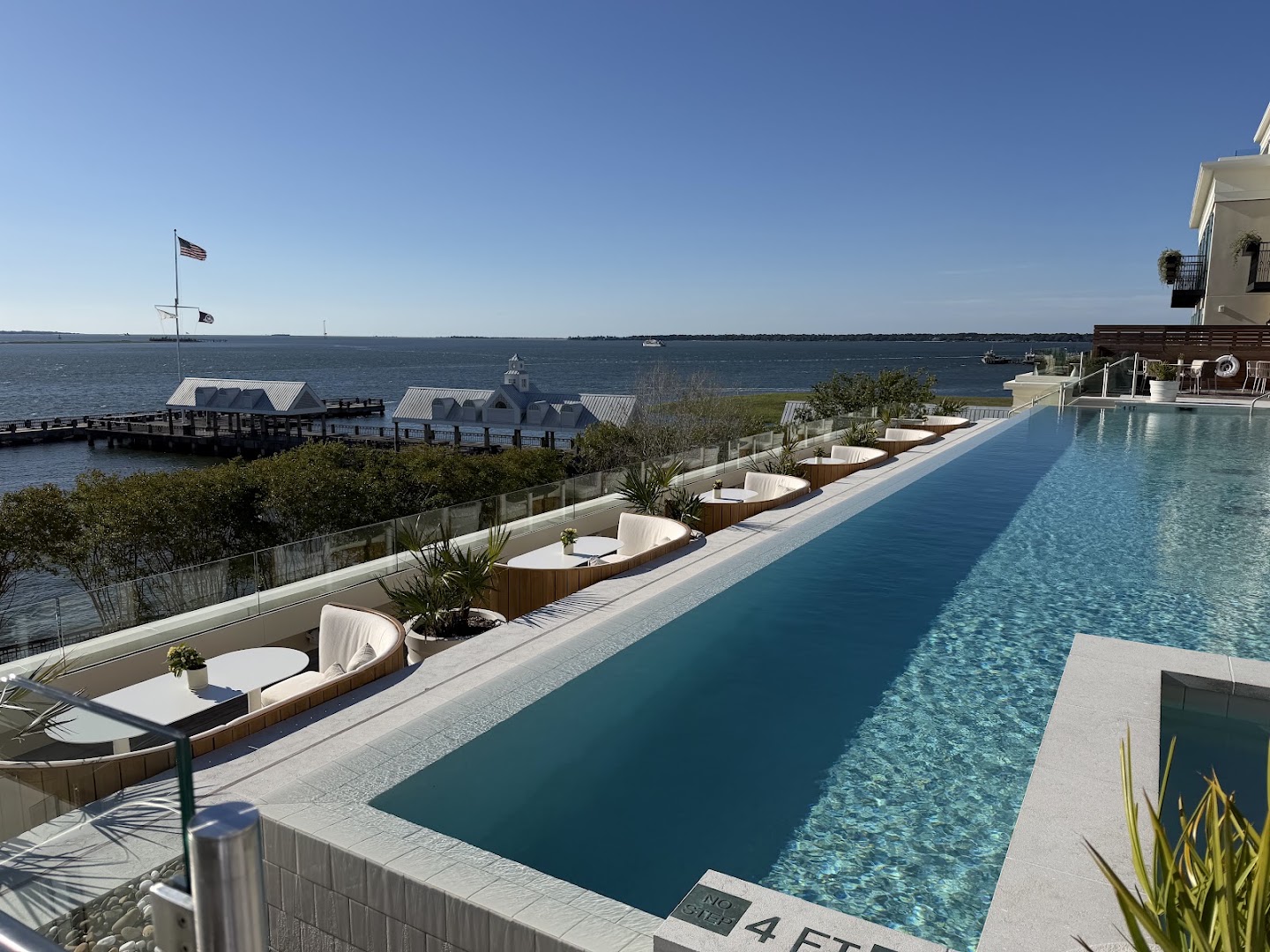 The Cooper: high quality hotel pool view