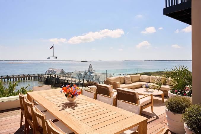 The Cooper: beautiful hotel terrace with view