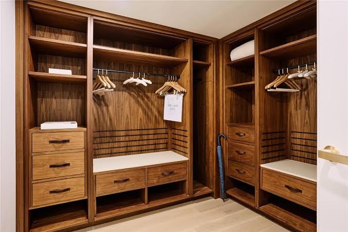 The Cooper: high quality hotel room closet