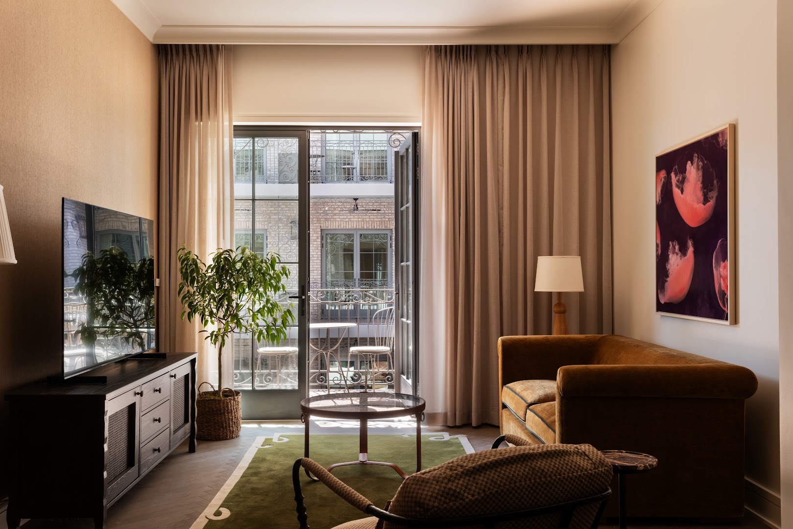 The Nickel Hotel: professional, high-quality hotel room photo