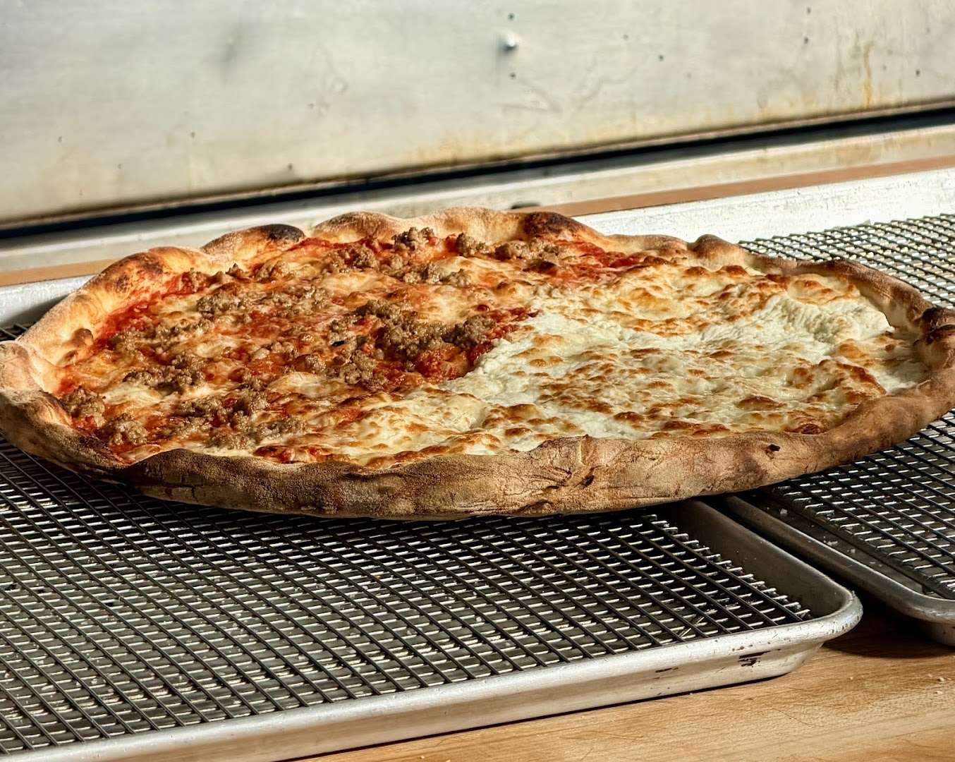 Tutti Pizza: appetizing photo of fresh pizza