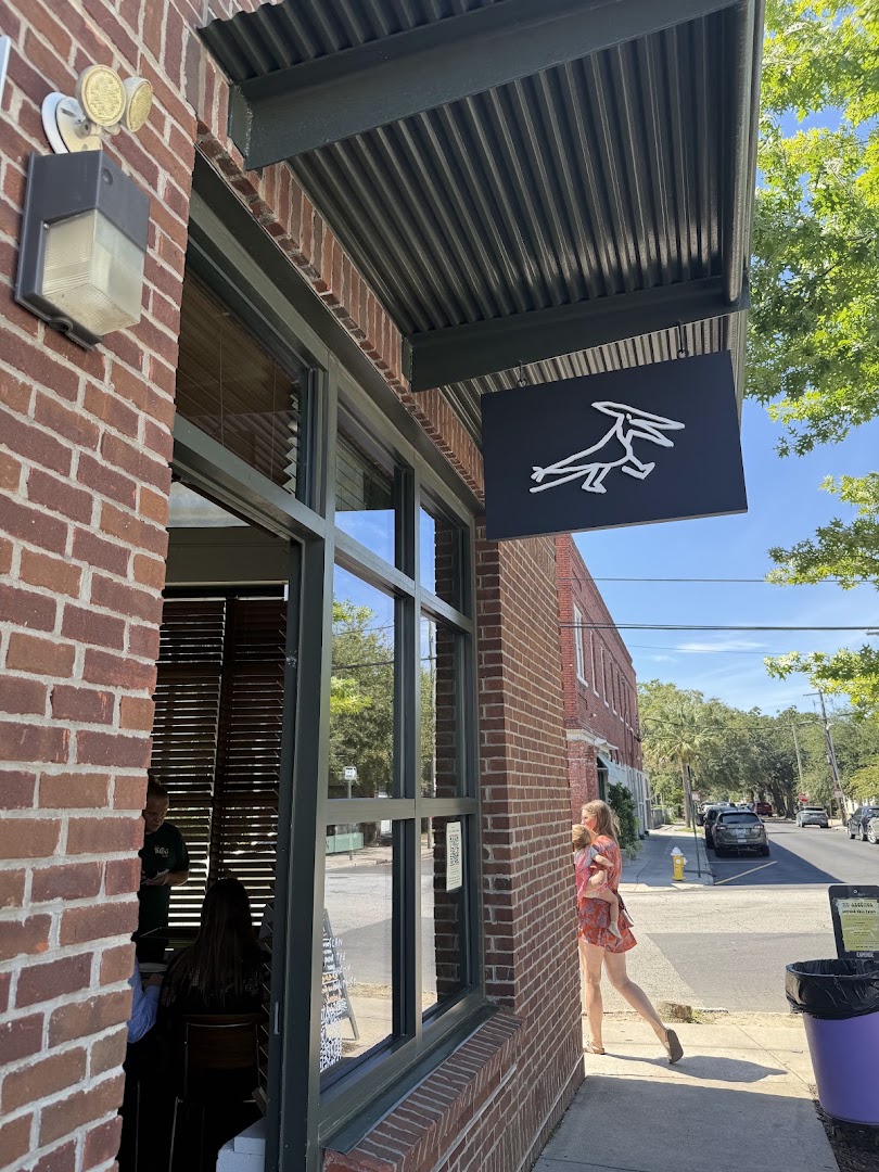 Tutti Pizza: clear, inviting exterior restaurant shot
