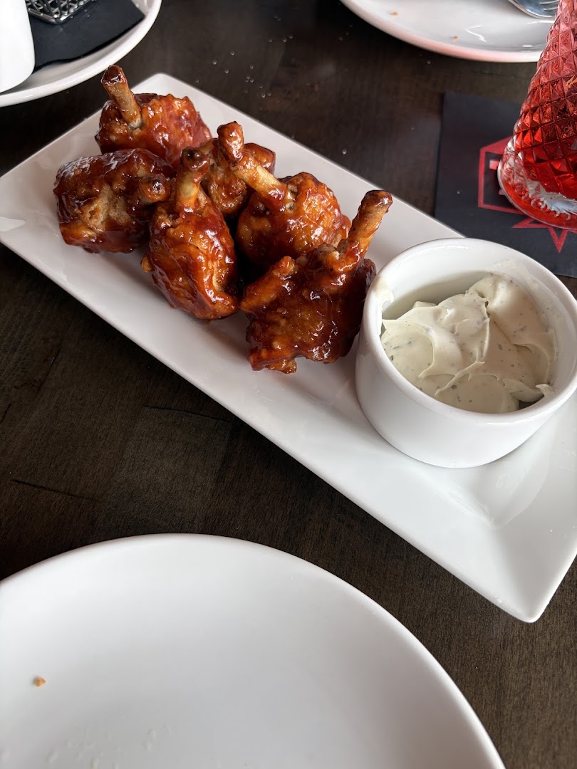 Level Sporting Club: appetizing photo of bar food