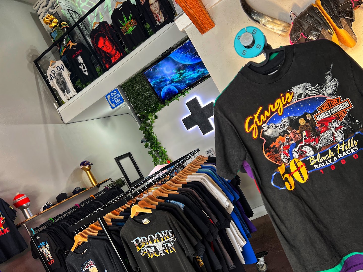 Add Vintage: clear shop interior and products