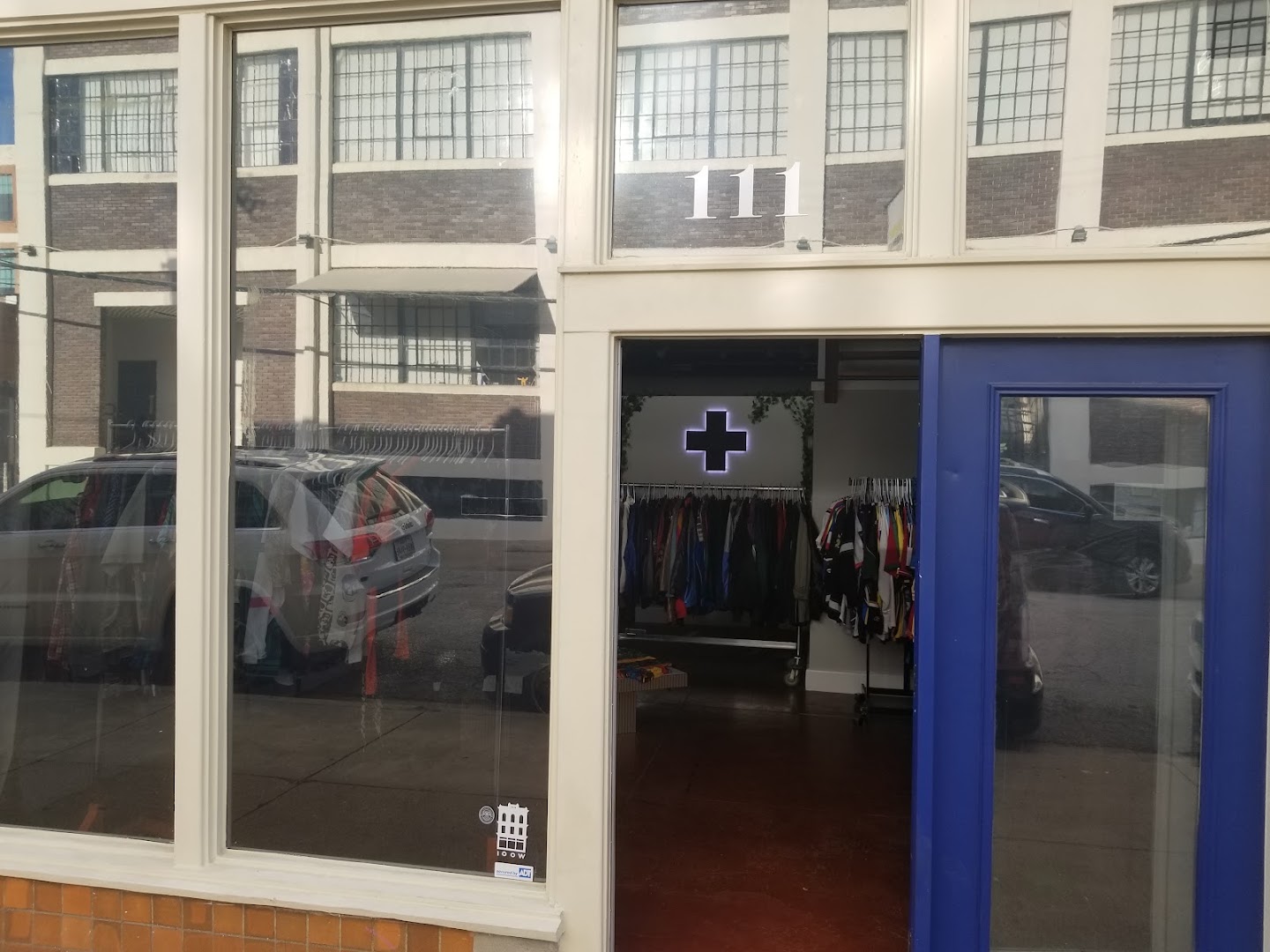 Add Vintage: clear view of shop entrance