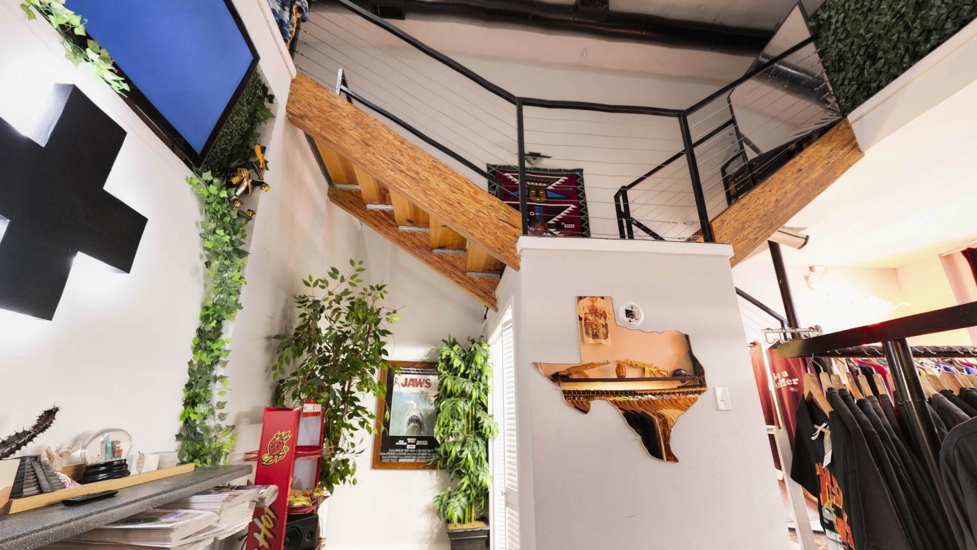 Add Vintage: clear view of shop interior
