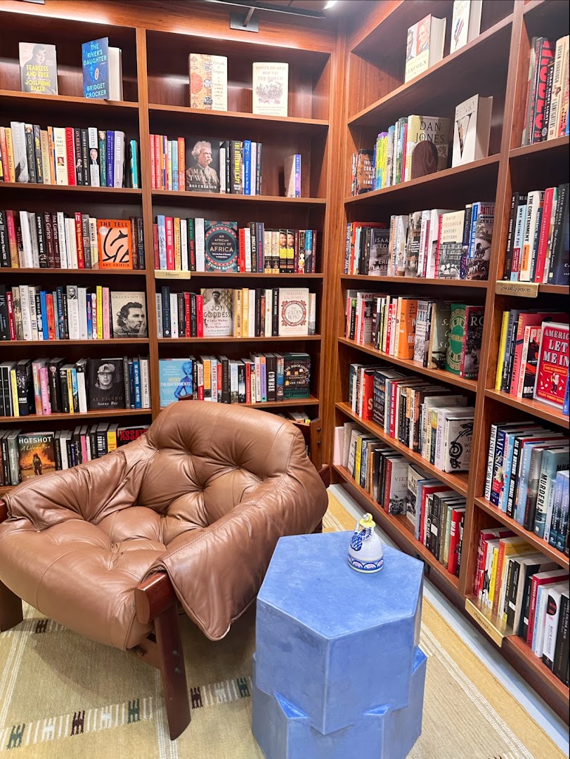 Bird's Bookstore: inviting bookstore interior and atmosphere