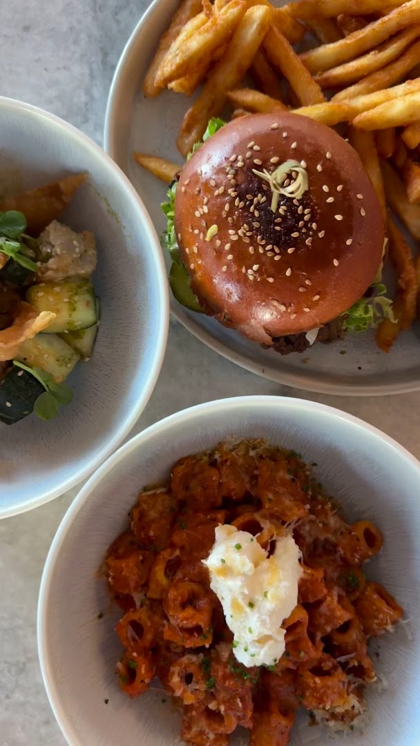 Hendy's on Henderson: appetizing, high-quality food photography