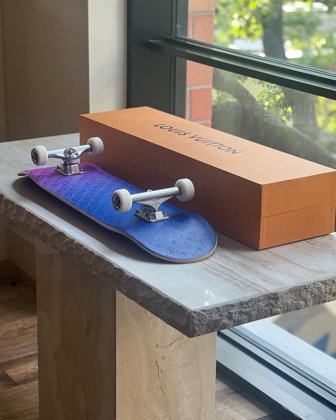 Hideaway: high quality product display photo