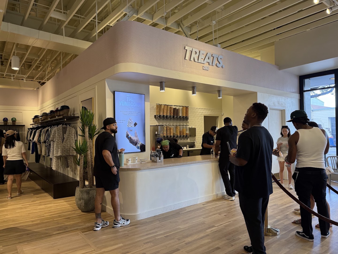 Kith Dallas: clear interior shot showing atmosphere