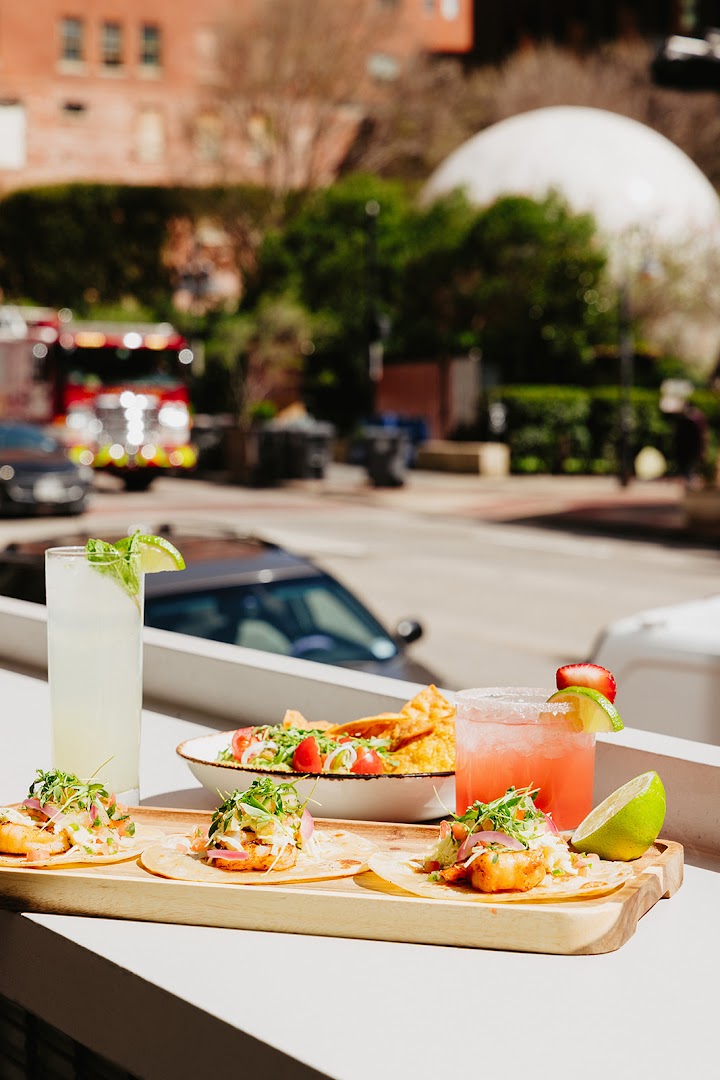 Luna Roja: appetizing food and drink photography