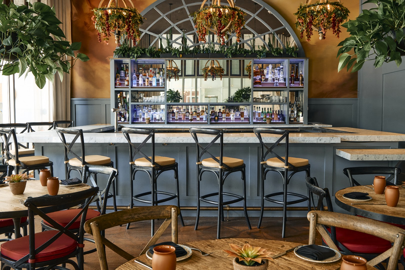 Luna Roja: professional, high-quality interior shot