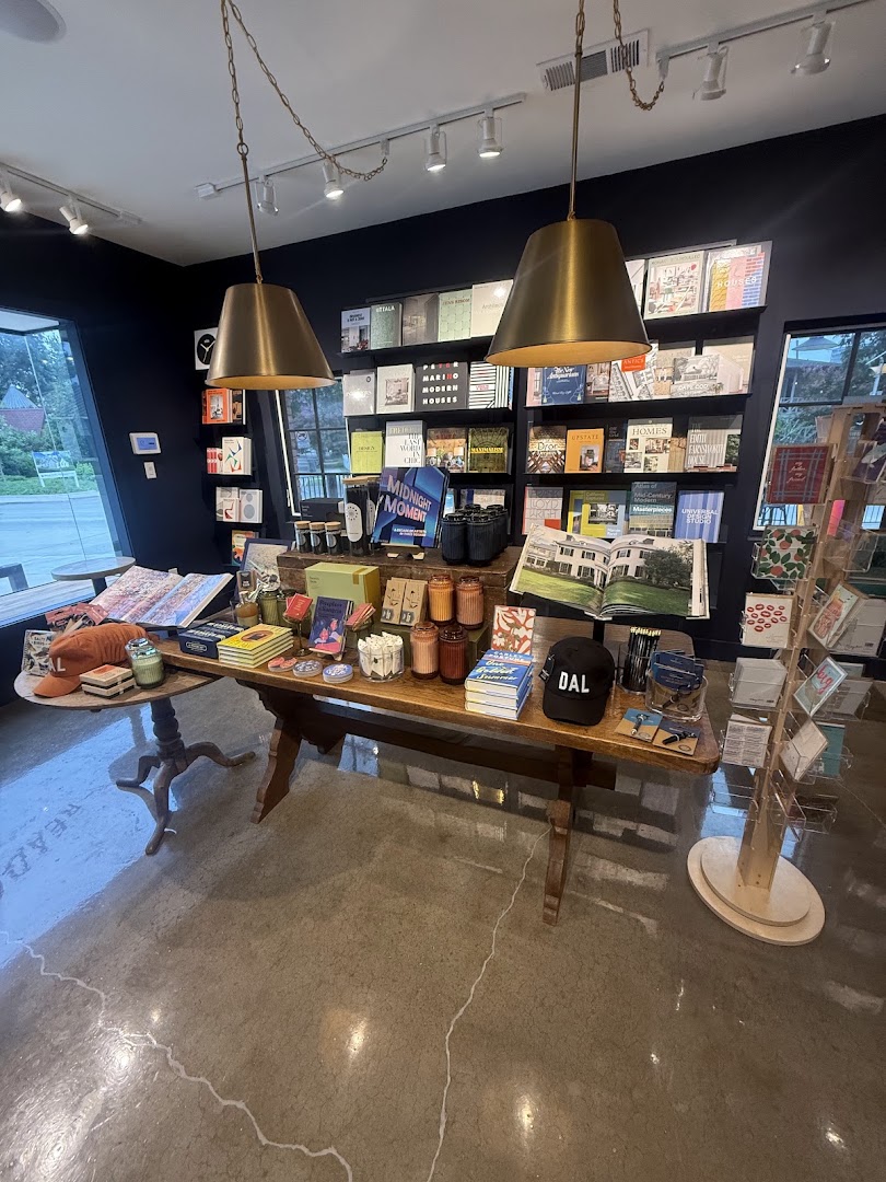 Read Shop: clear, inviting shop interior display