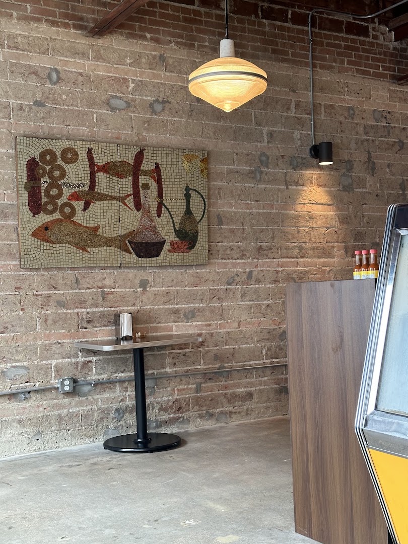 Seegars Deli: clean, inviting interior atmosphere
