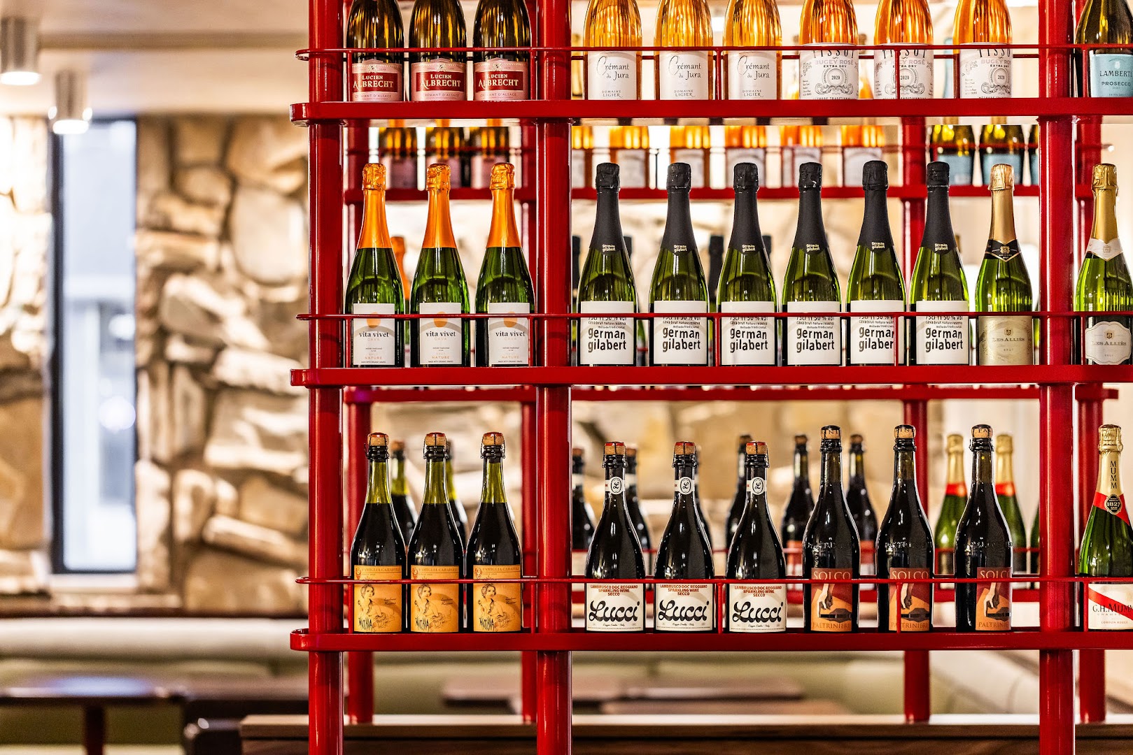 FiNO: professional shot of wine display