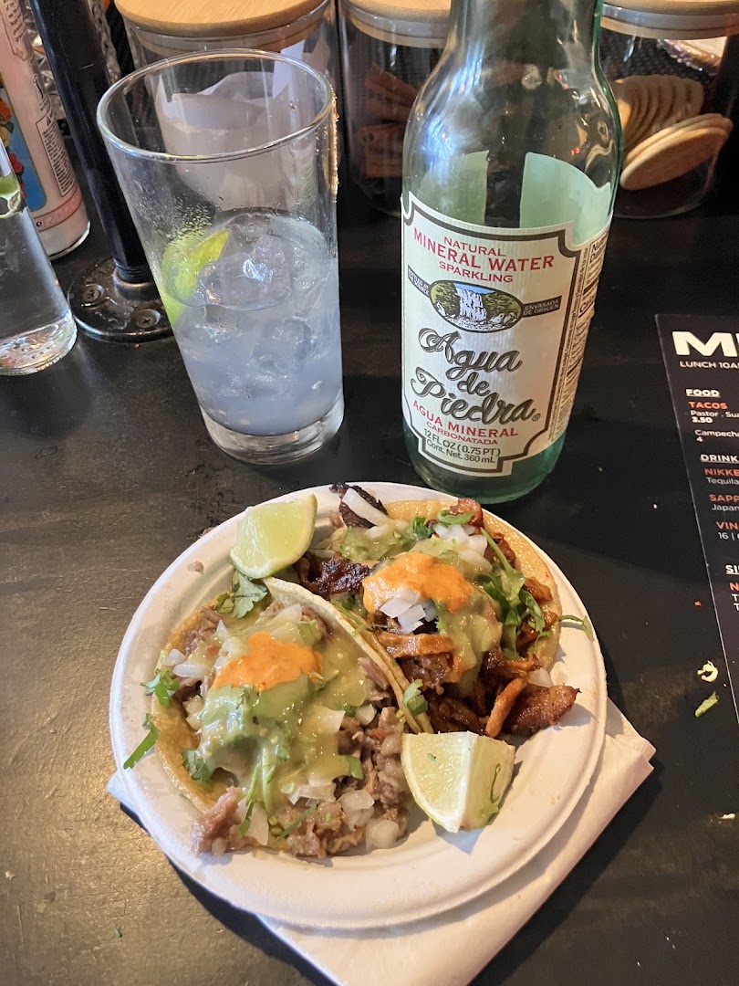 Malinche Audio Bar: appetizing food and drink photo