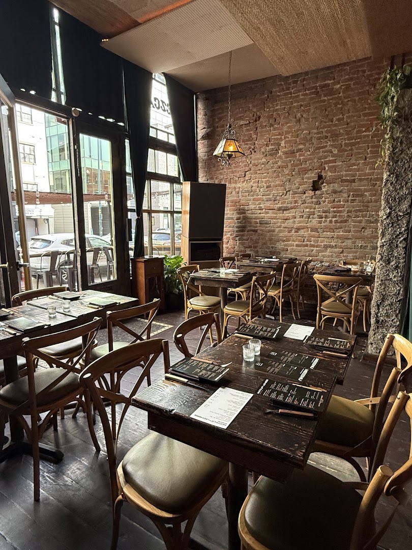 Malinche Audio Bar: inviting interior atmosphere and decor