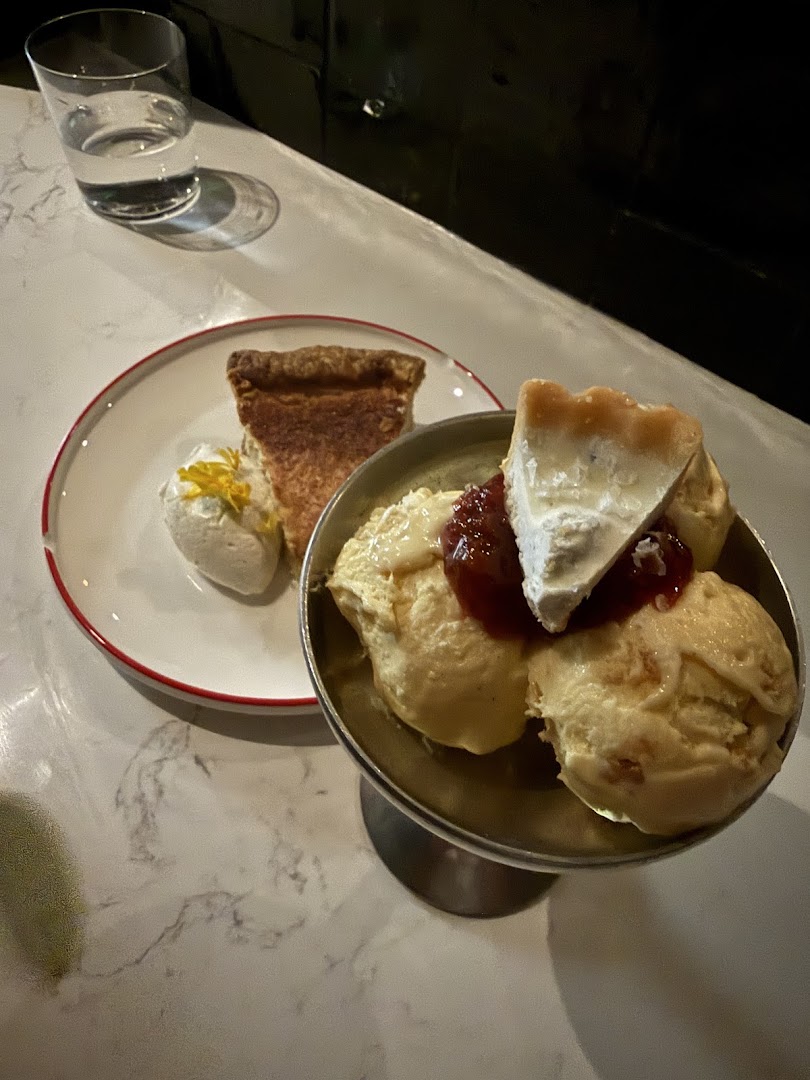 Rougarou: appetizing photo of bar dessert
