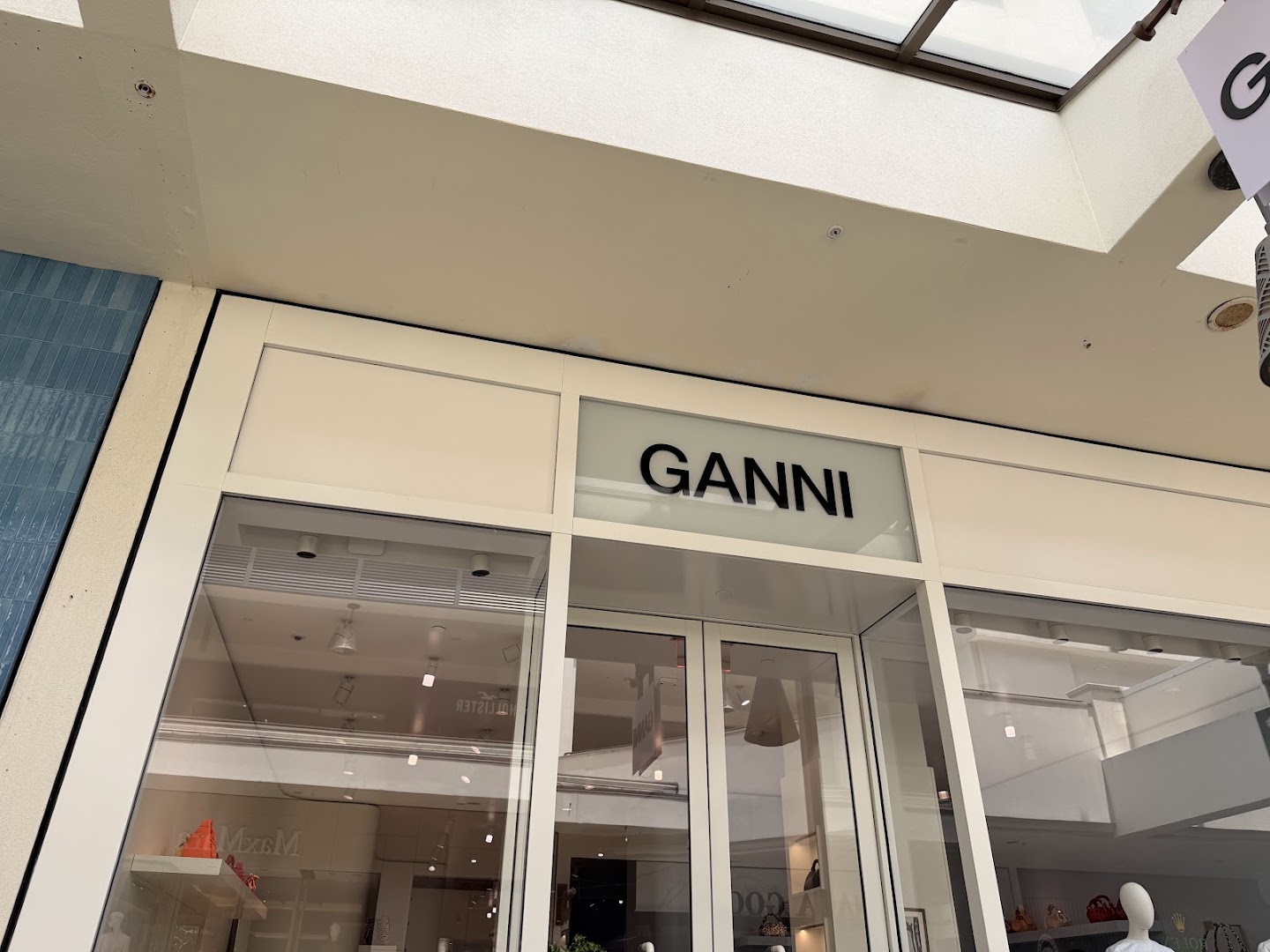 GANNI Ala Moana: clear storefront photo