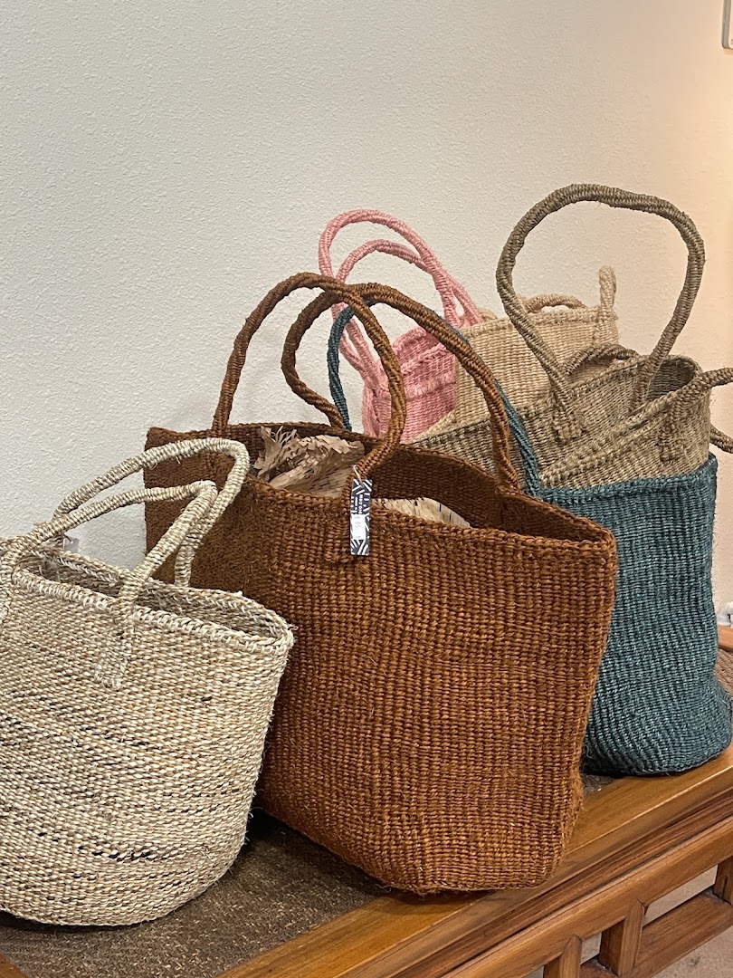 Island-Boy: clear display of shop products