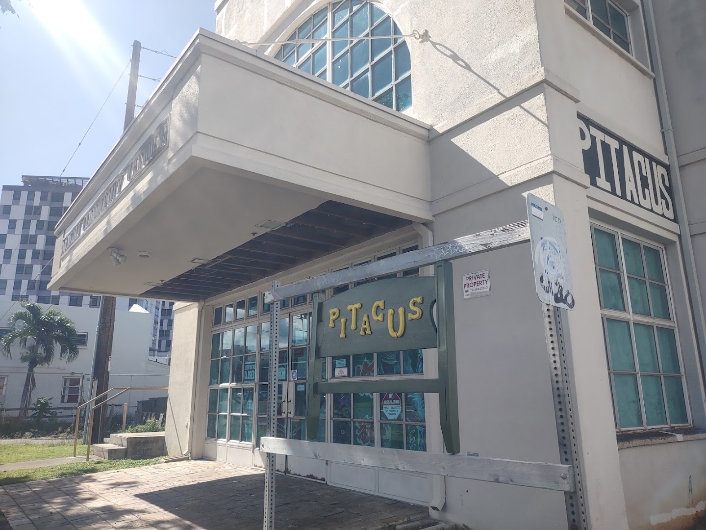 Pitacus Chop Art: clear storefront photo of shop