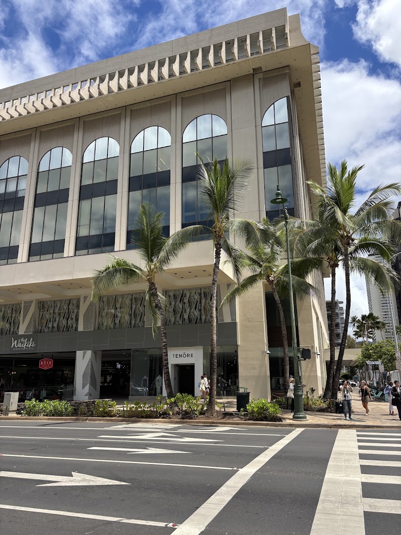 Tenore Waikiki: clear exterior shot of shop