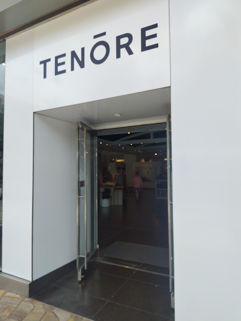 Tenore Waikiki: clear storefront photo of shop