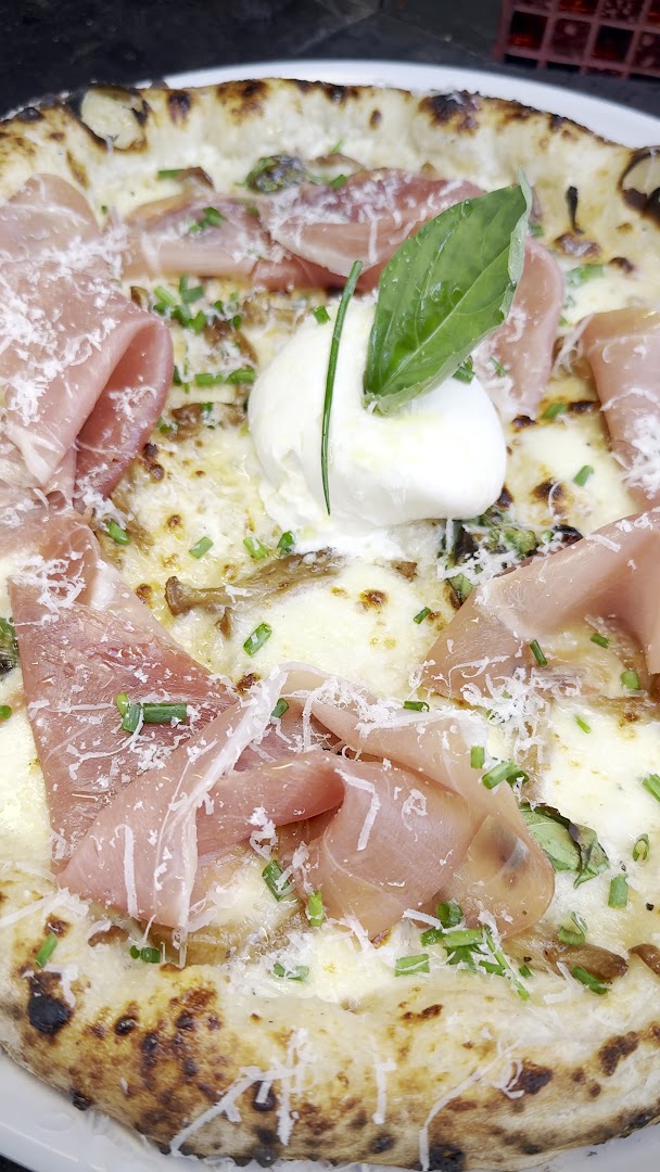 Zucchi Pizza: appetizing, high-quality food photography