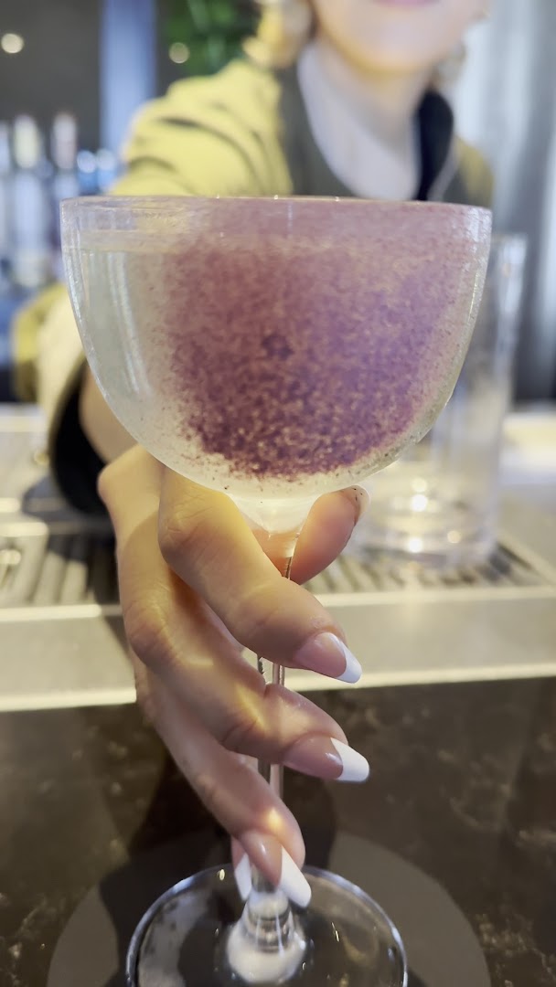 1111: appealing photo of a cocktail