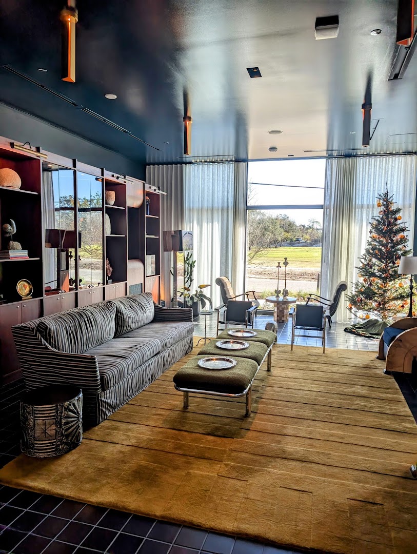 Augustine Lounge: high quality interior atmosphere shot