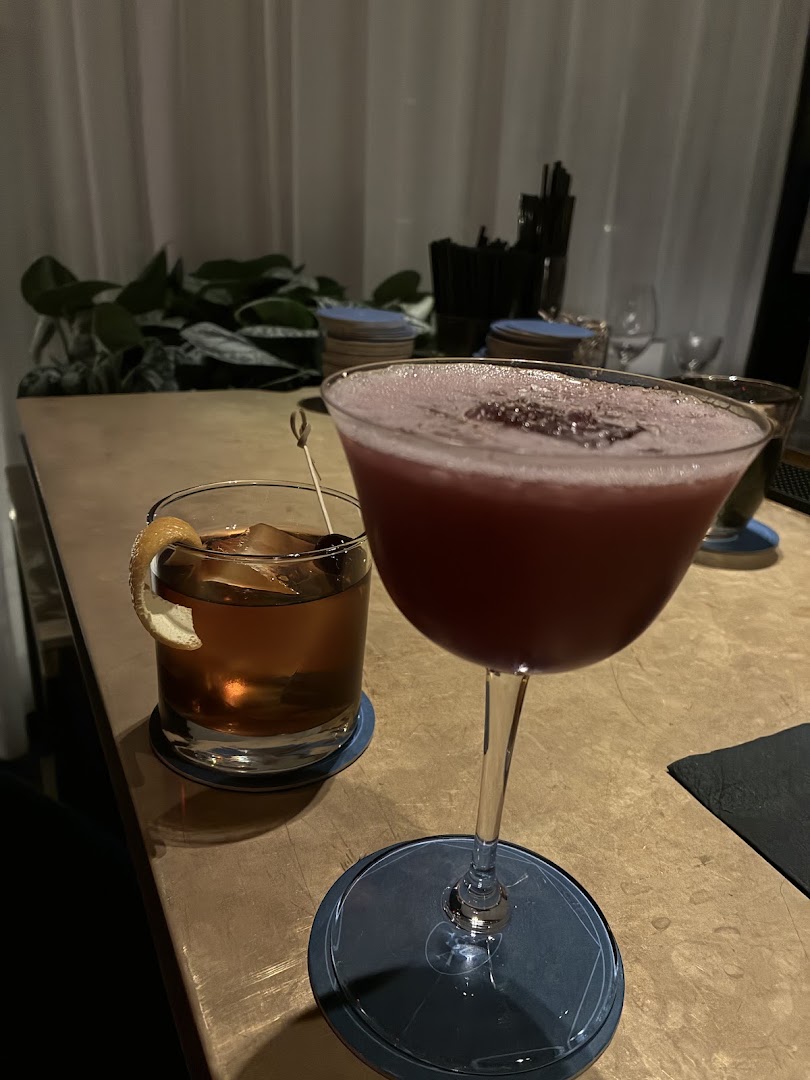 Augustine Lounge: high quality, appealing cocktail photo