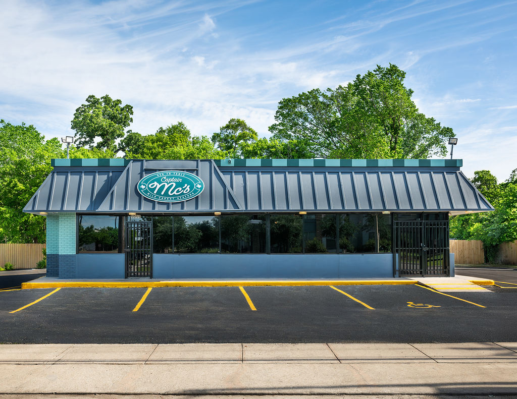 Captain Mc's Seafood: clear professional exterior shot
