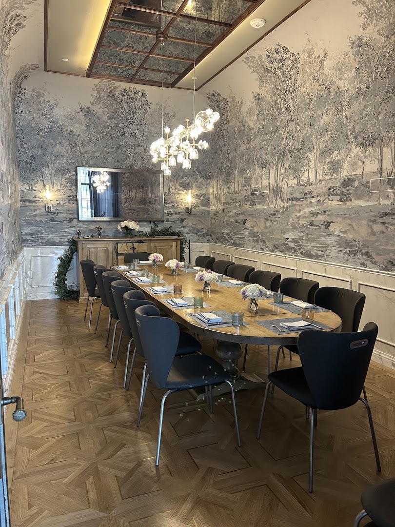 Chardon: beautifully captured restaurant dining area